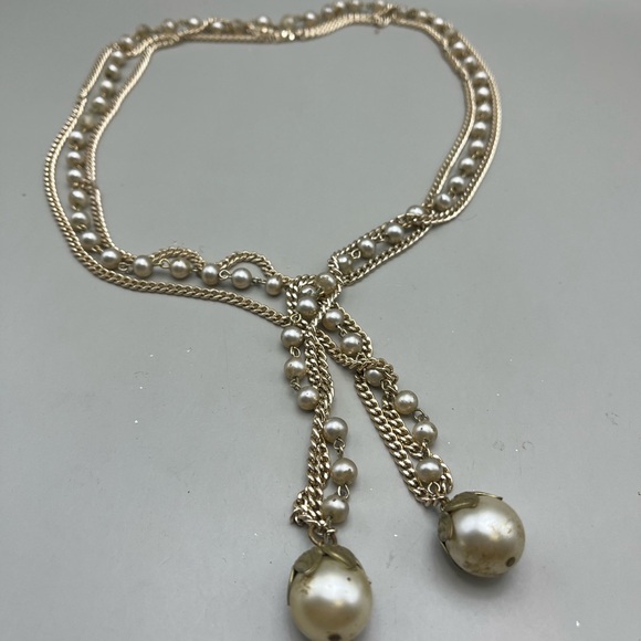 Jewelry - Elegant Gold and Pearl Lariat Necklace